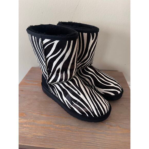 UGG Classic Short Exotic Zebra Genuine Calf Hair Winter Boots Black/Cream Size 7 - Picture 2 of 11